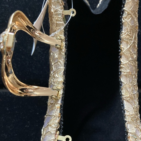 Gold vine detailing and blinged out buckle evening bag. Gold tone chain strap - Picture 4 of 6